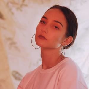 Meet your Posher, Claudia